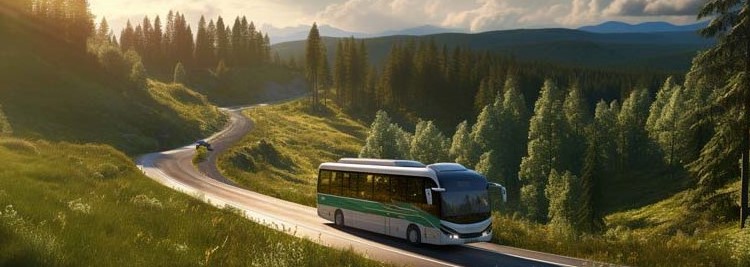 Автобус который едет среди лесов и степей